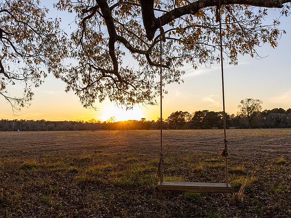 5th image of 914 Jones Rd