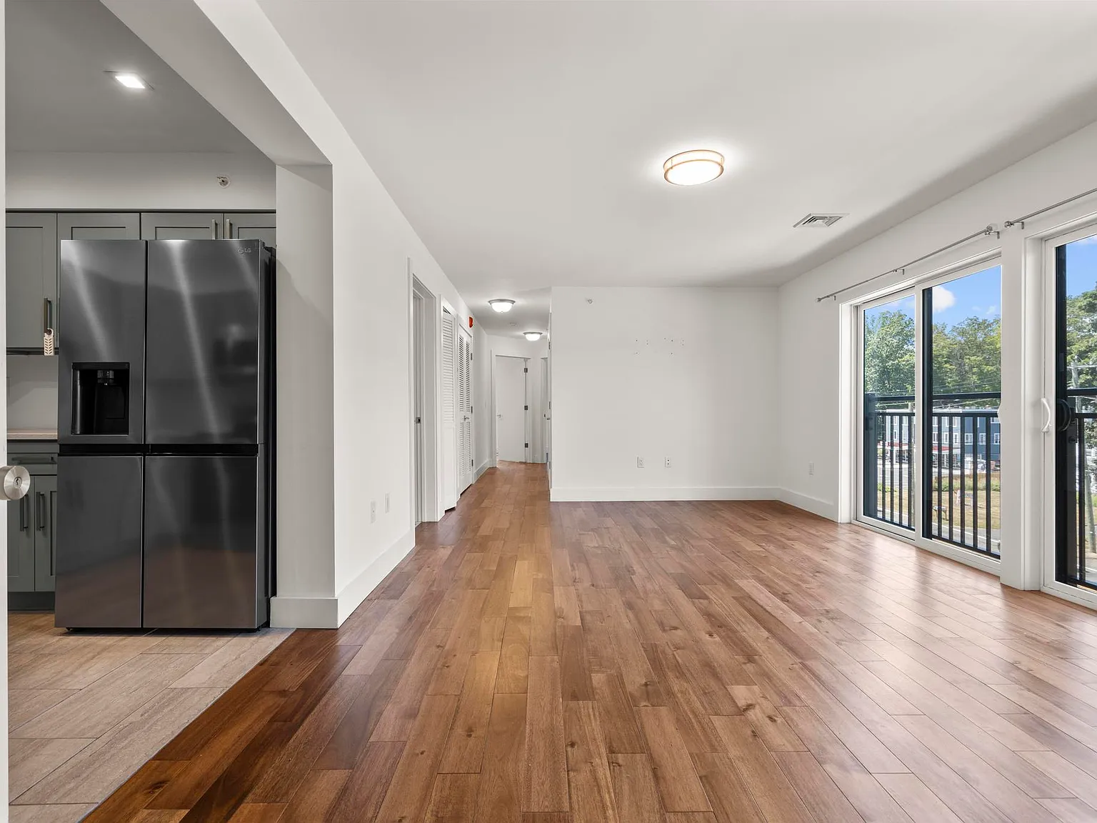 2 bed, 950 sqft, $2,850 — Photo 2