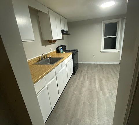 3rd image of 300-302 N Bromley Ave #1