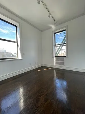 Rented by VRE | media 9