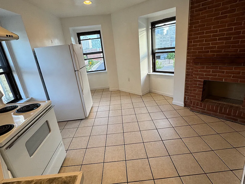 1201 Ridge Ave #4