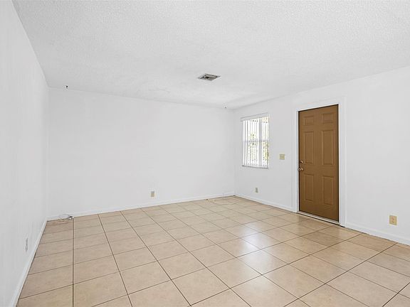 5th image of 1032 18th Street