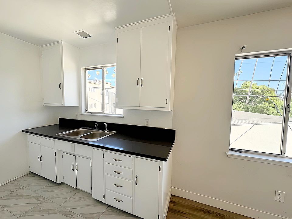 1st image of 470 S Mariposa Ave APT 15
