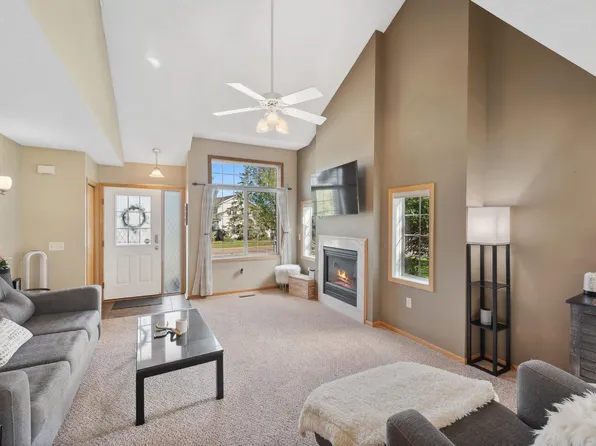 2406 Oakridge Cir, Hudson, WI 54016