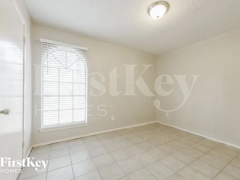 22234 Waynegate Dr — Photo 6