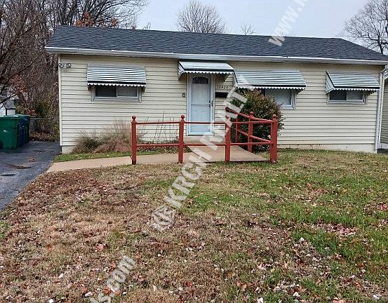 2nd image of 10420 Earl Dr