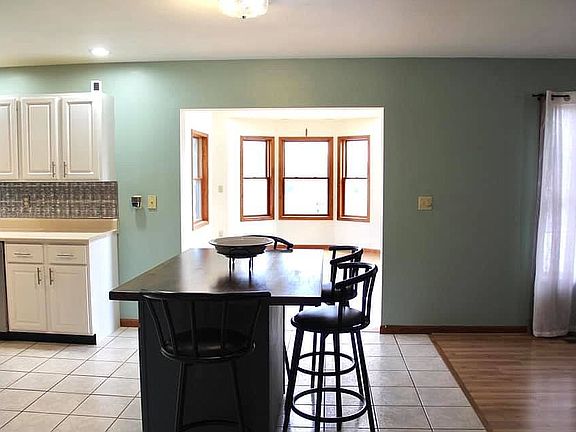 kitchen eat in and sunroom