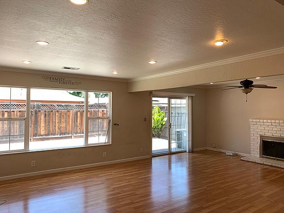 3rd image of 2540 Leigh Ave