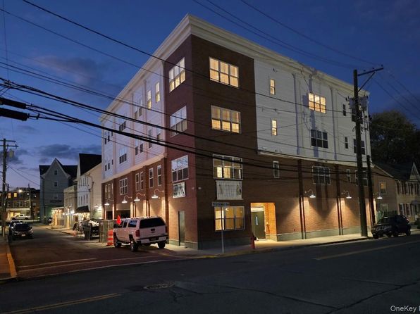 122 Greenwich Ave #203