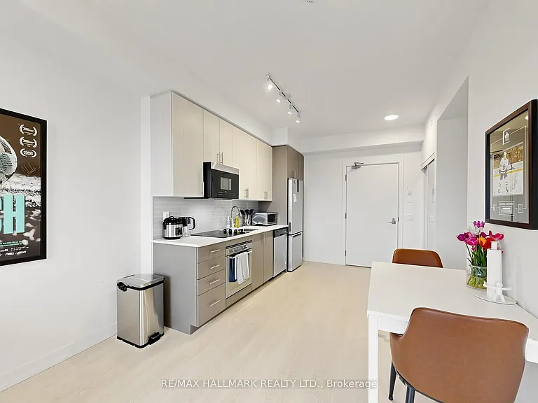 415 Main St W #612 — Photo 16