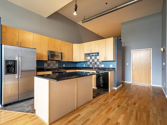 4th image of 1924 N Hubbard St APT 220