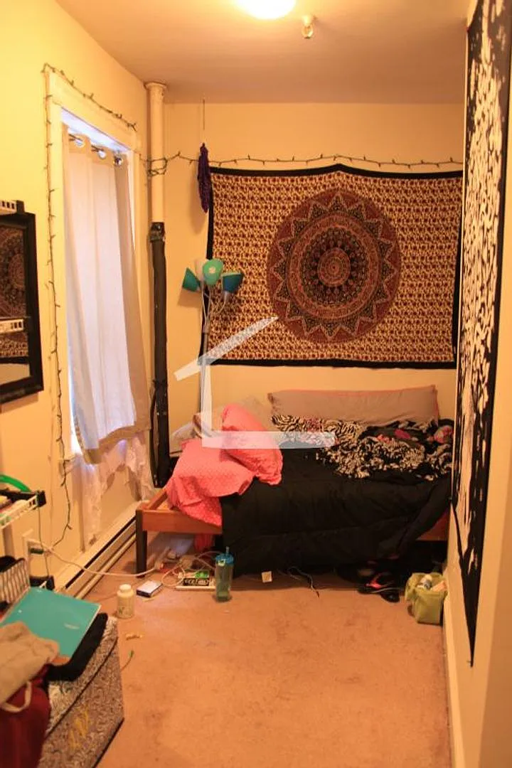 Charming 3 Bedroom-No Broker Fee — Photo 4