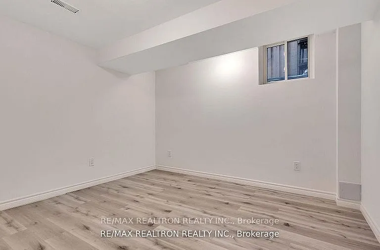 4 Oceanpearl Cres — Photo 7