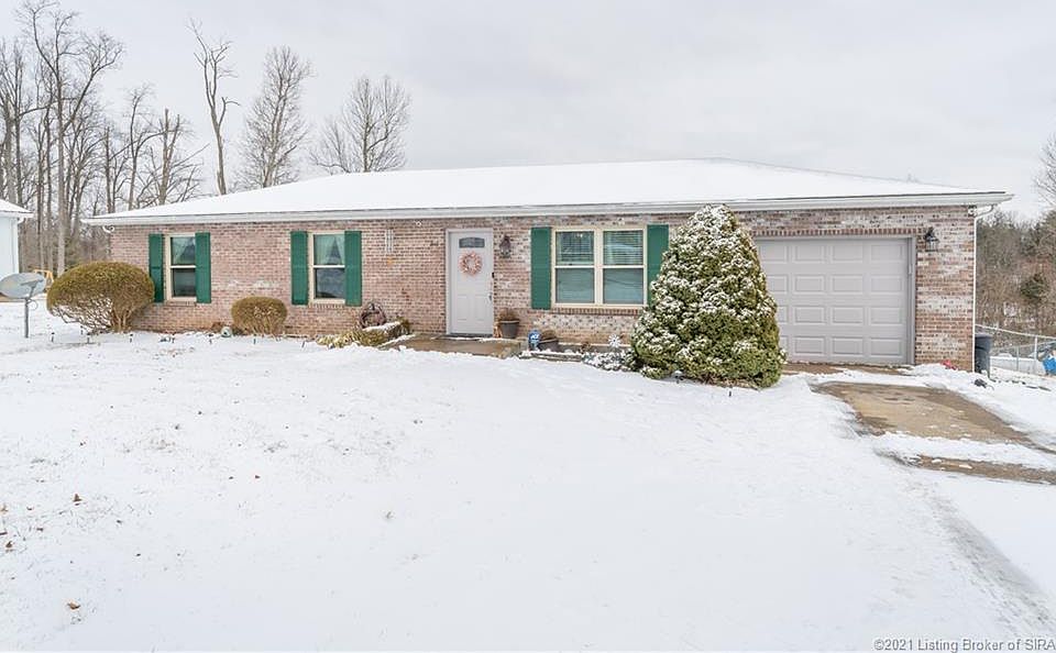 1st image of 210 Pine Dr