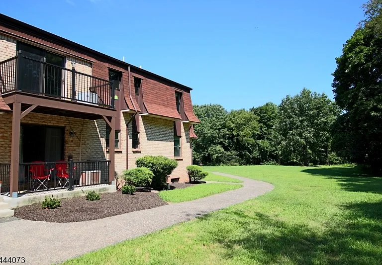 1404 Normandy Ct #1404 — Photo 3
