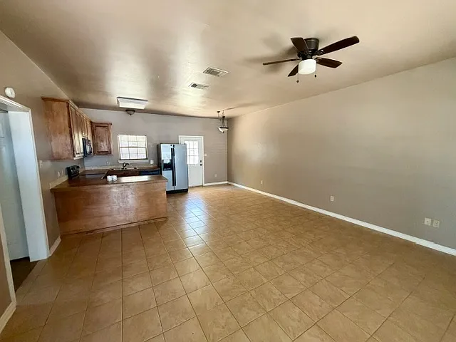 3 bed, $1,800 — Photo 3