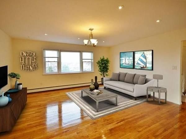1st image of 134 Vredenburgh Ave #2