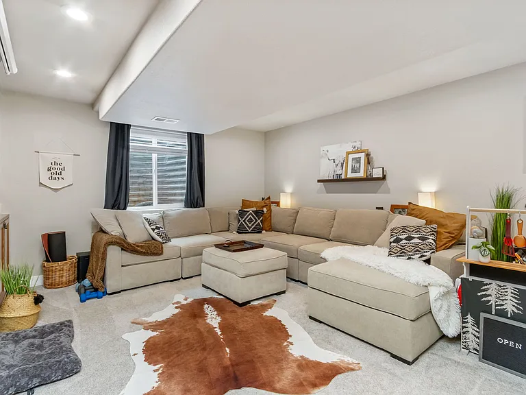 268 Castle Dr — Photo 20