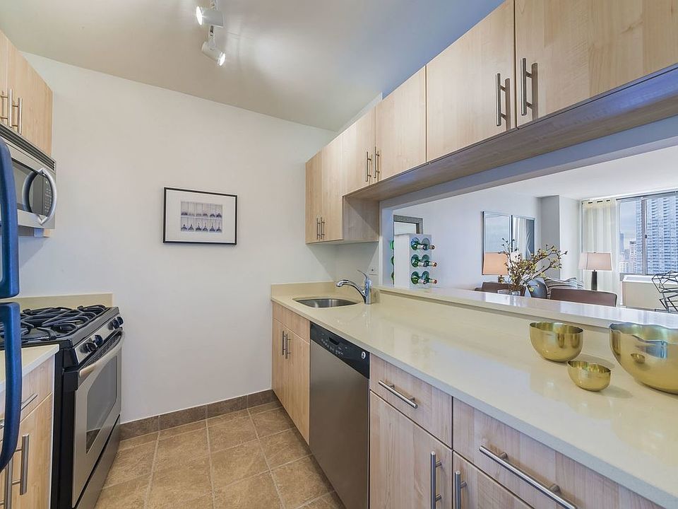 1st image of 520 W 43rd St APT 5S