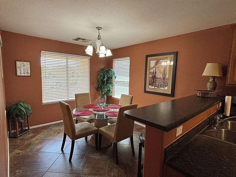 776 W Fairlane Ct — Photo 5