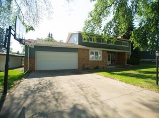 1243 W Highland Acre Rd, Bismarck, ND 58501