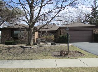 1713 Fieldwood Dr, Northbrook, IL 60062