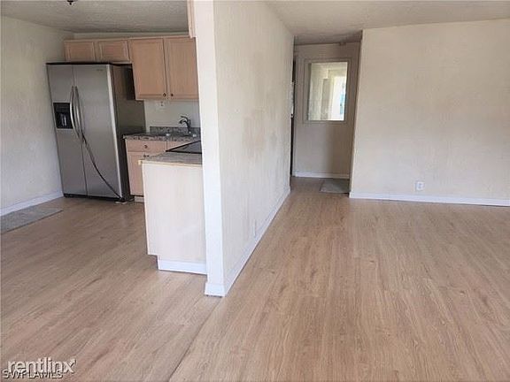 4th image of 5640R 4th Ave