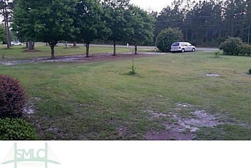 FRONT YARD/DRIVEWAY