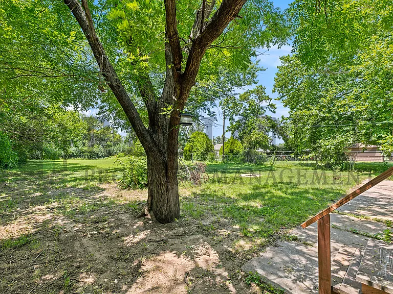 2917 S Walnut St — Photo 6