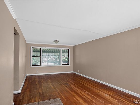 4th image of 10151 Dwight Dr