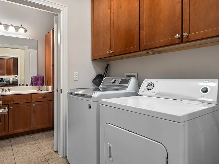 936 Perry St #302 — Photo 15