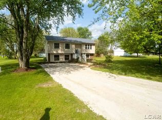 2 Ridgemont Dr, Adrian, MI 49221