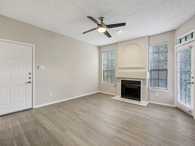 Oaks White Rock — Photo 36