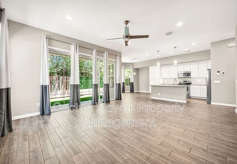 3067 N 33rd Pl — Photo 8