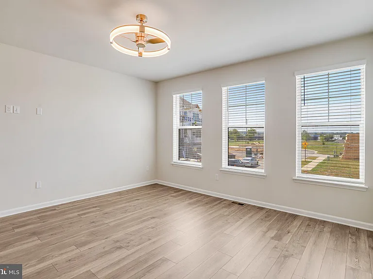 385 Ensemble Way — Photo 5