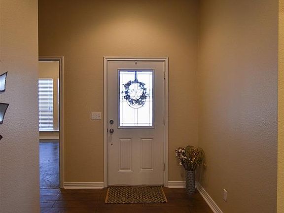 5th image of 611 E Texas Ave