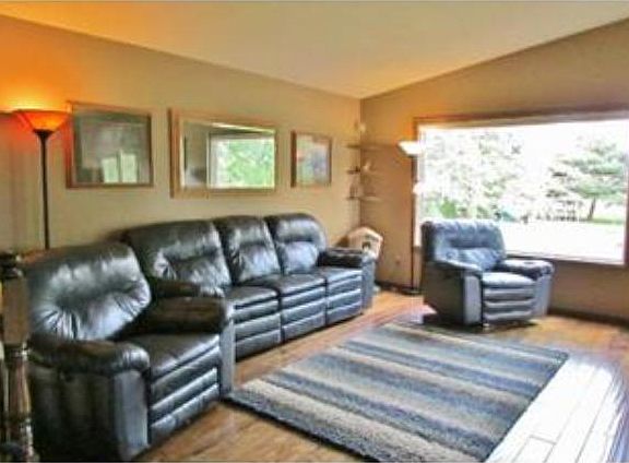 4th image of 550 24 1/2 Ave NE
