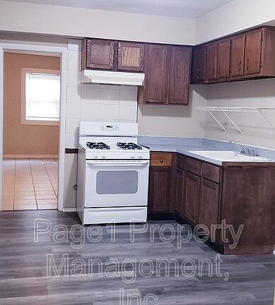 3rd image of 1019 12th Ave
