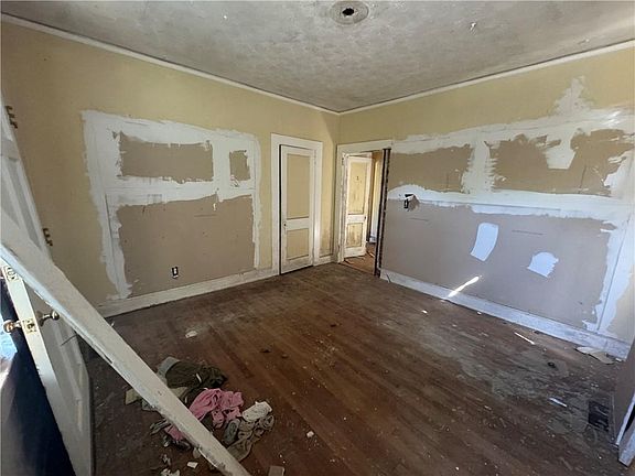 2nd image of 2773 Beech Ave