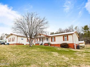 318 Springfield Dr, La Follette, TN 37766