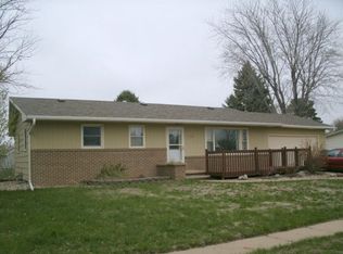 1715 Constance Dr, Vermillion, SD 57069