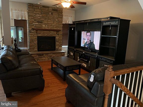 3rd image of 48 N Savanna Dr