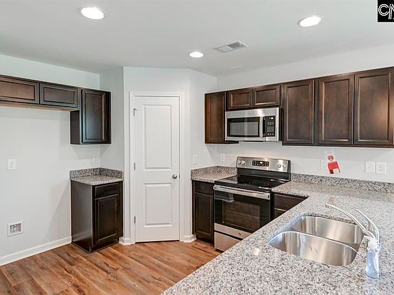 4th image of 629 Wooster Dr