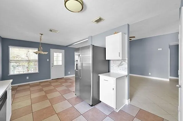 6715 Dillon Dr — Photo 12