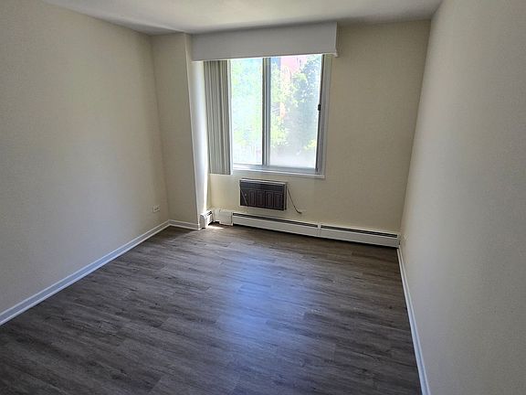 5th image of 1616 Hinman Ave APT 3A