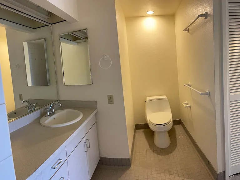 545 Queen St #330 — Photo 3