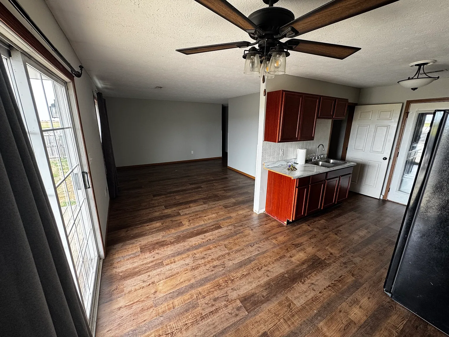 3 bed, 1144 sqft, $1,500 — Photo 2