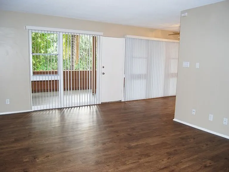 Terraces at South Pasadena Apartments — Photo 15