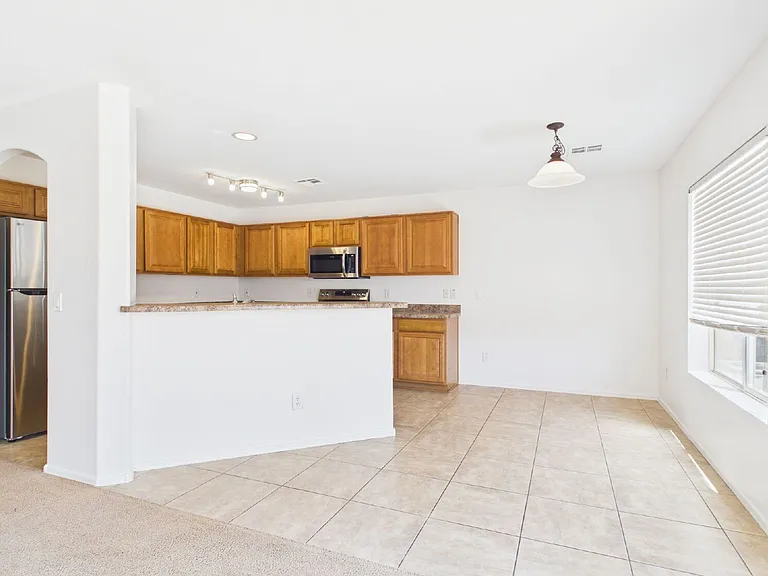 1661 W Harding Ave — Photo 7
