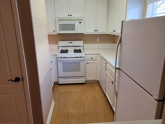 3rd image of 8 Ashford Pl